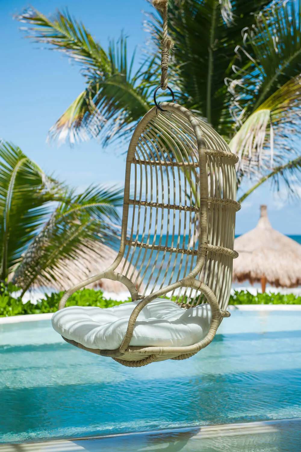 casa_agua_columpio copy.jpg