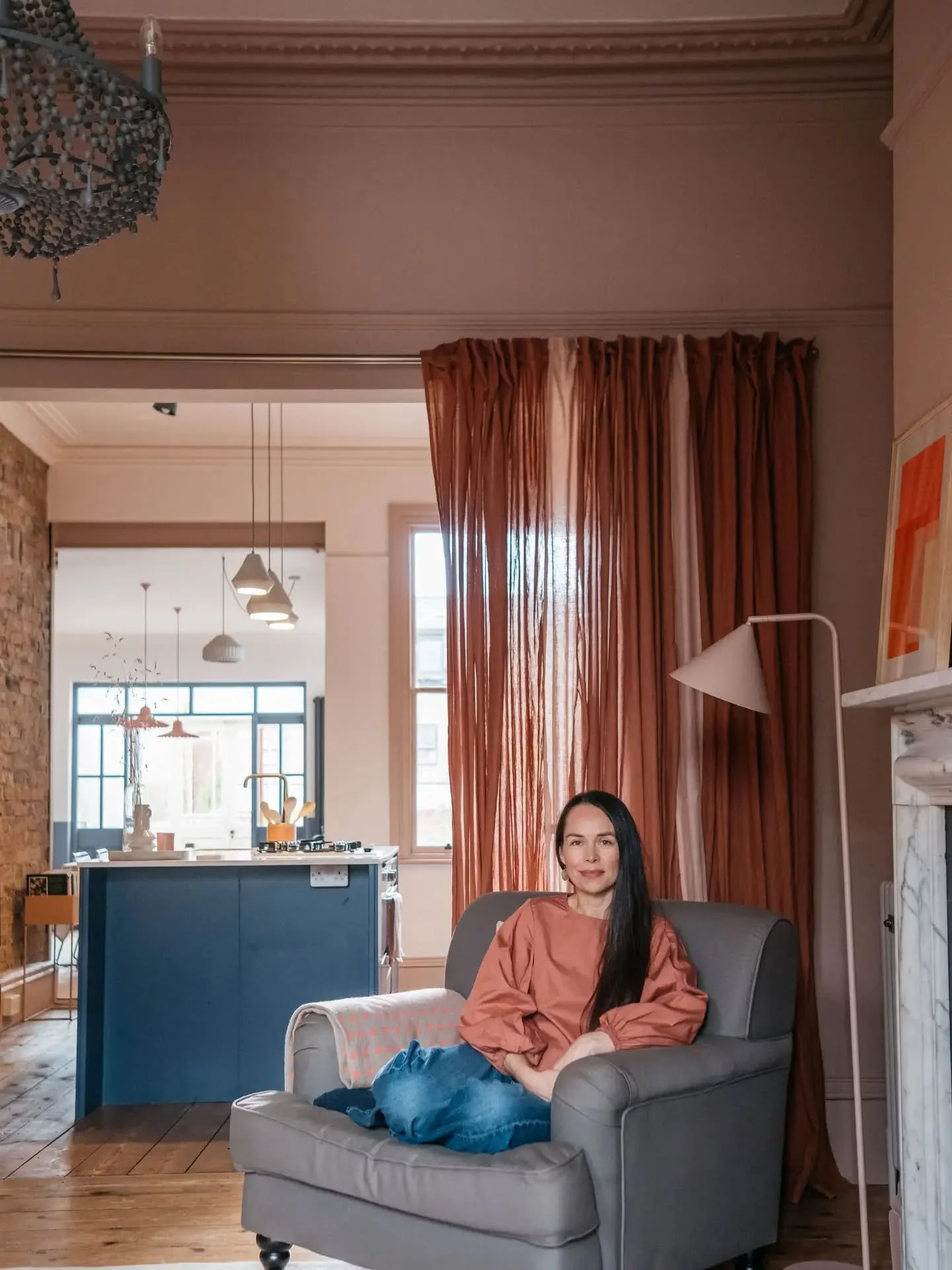 I'm going to type fast because dinner is ready in ten mins and I don't want to change my mind about sharing a pic of me!

I was thinking today when I was looking through the gallery of images @emmacroman shared with me that our living room is actuall