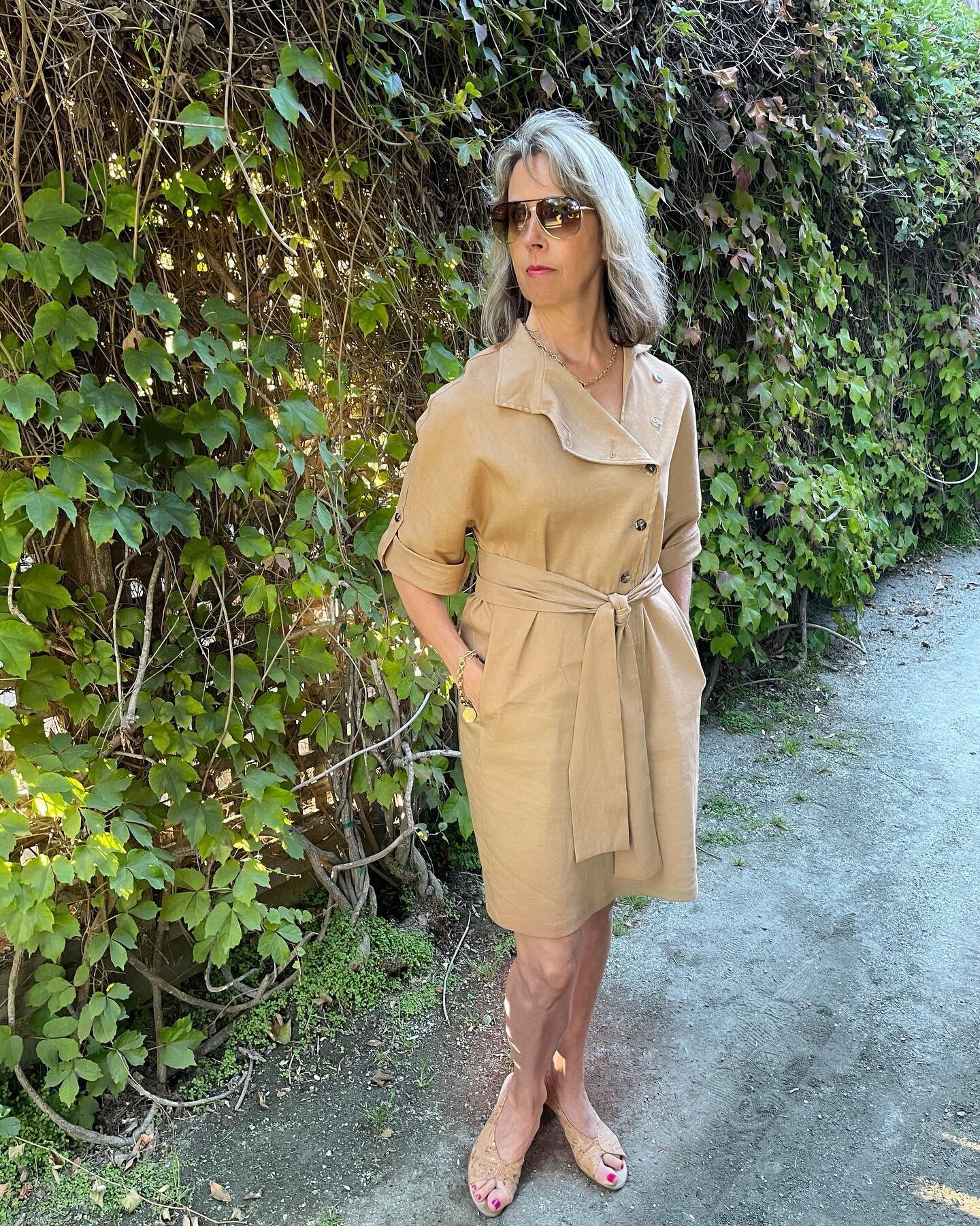 I rely on boutiques for timeless, versatile pieces. Fashion should take you anywhere. With an accommodating fit, this dress from Shu Shu's Clothing and Accessories will be in my wardrobe for many years. @shushusllc #europeanfashion #versatile #linend