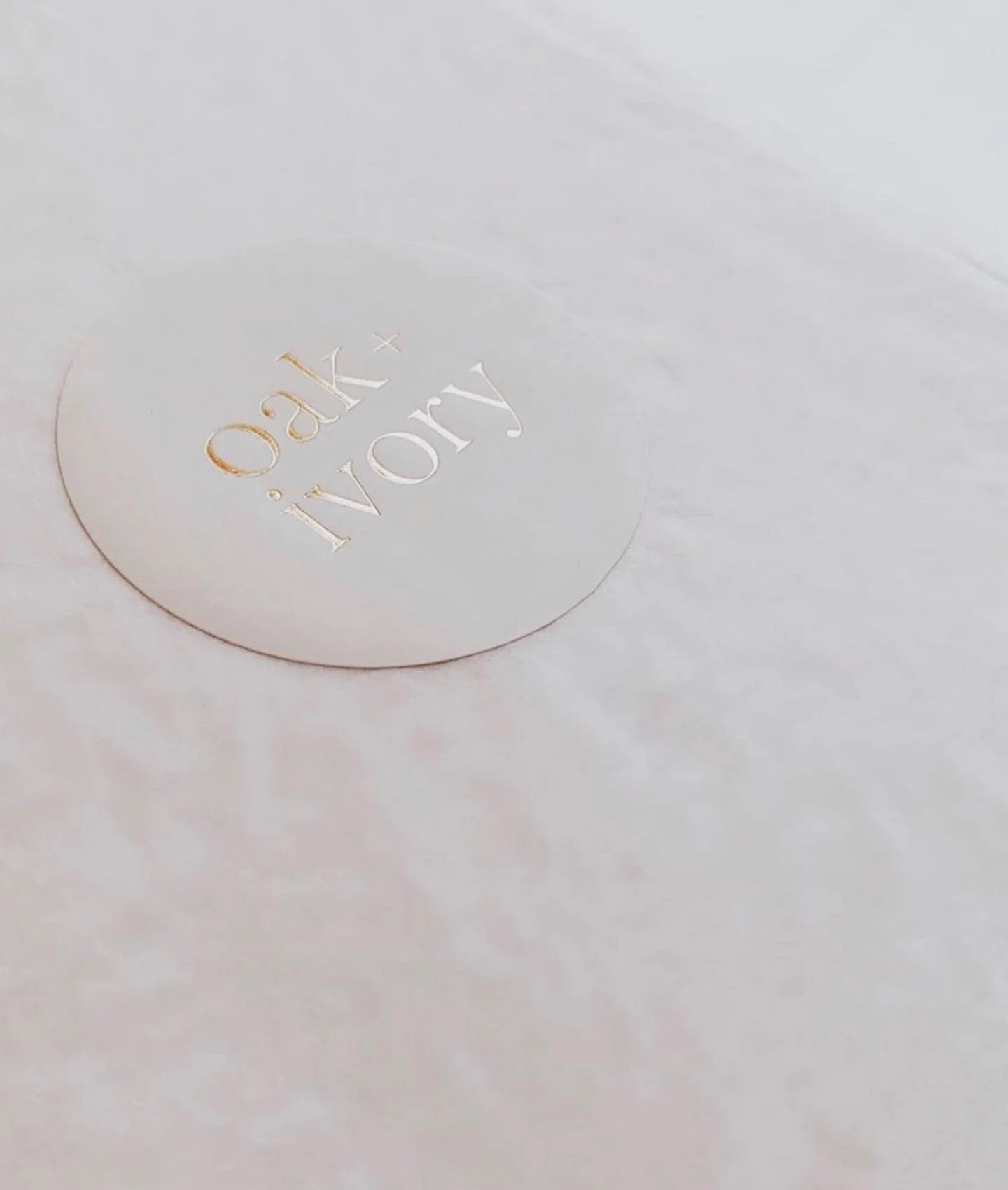 We just lust over our pretty foiled stamps ✨✨⁣
⁣
Head over to our current stories as we have answered some of our most frequently asked questions regarding when to order, when to send out your invitations + more! You can view our full list of FAQ on our website too ✨ link in bio!⁣
⁣
#weddinginvites #wedding2021 #weddinginvitations #goldfoil #stickers