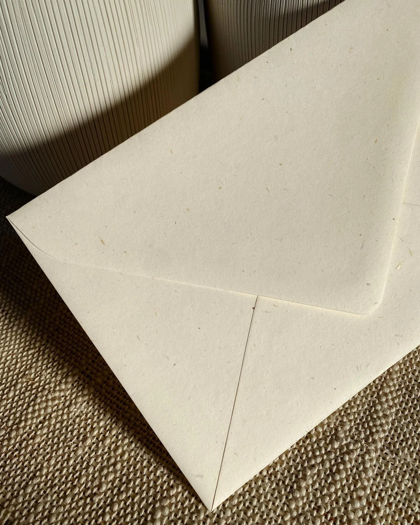 Sustainable &amp; ecological papers ✨ made from the resource-saving fibre, wheat straw, our &lsquo;bio wheat&rsquo; envelopes have a unique look and feel with tiny specs of wheat seen throughout. 100% recycled and FSC&reg; certified.⁣ ⁣
⁣⁣
#envelopes #sustainability #weddingstationery #weddinginvitation #gmundpaper