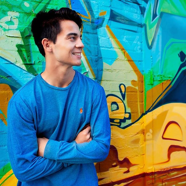 Just delivered a full #massaveindy gallery to this guy. Absolutely love visiting all the different murals across the city during senior season! What's your favorite #indymural? 🎨🎨 #modernseniormagazine #senioryearmagazine #indyseniorpics #thetwelth