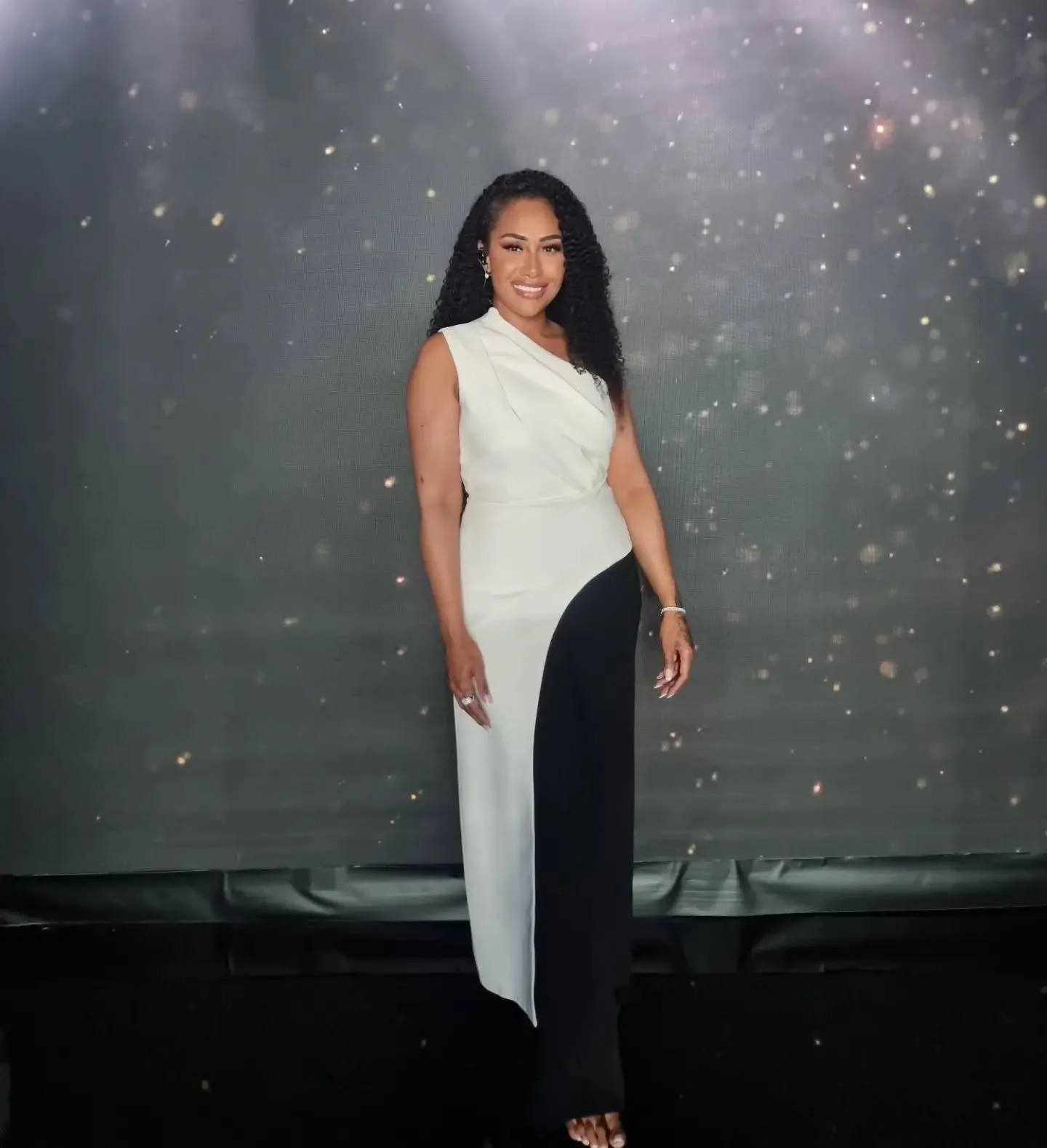 So honoured to have performed our National Anthem 🇦🇺 last night at the Men's Final of the Australian Open.
Being part of one of the greatest sporting events in the world was amazing, incredibly grateful for moments like this.

Thank you
@australian