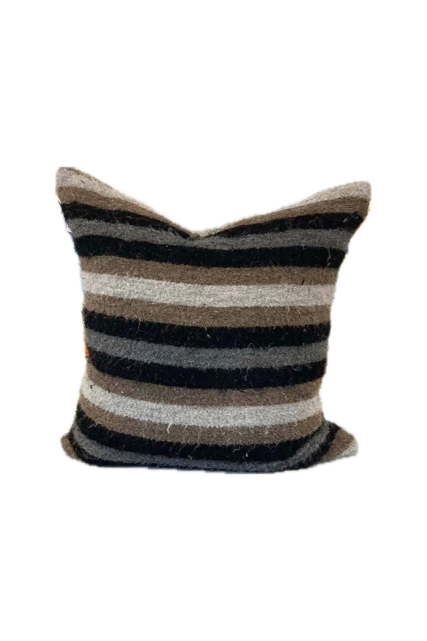 PILLOWS & POUFS
