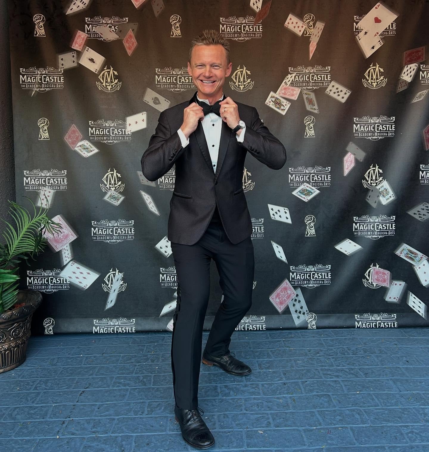 26 shows last week at The Magic Castle ✨ 
.
.
.
📷 : @codystonemagic @magiccastlehollywood #joelward #joelwardmagic #magiccastle #academyofmagicalarts #hollywoodmagician #corporatemagic #corporatemagician #sandiegomagician #losangelesmagician #orange