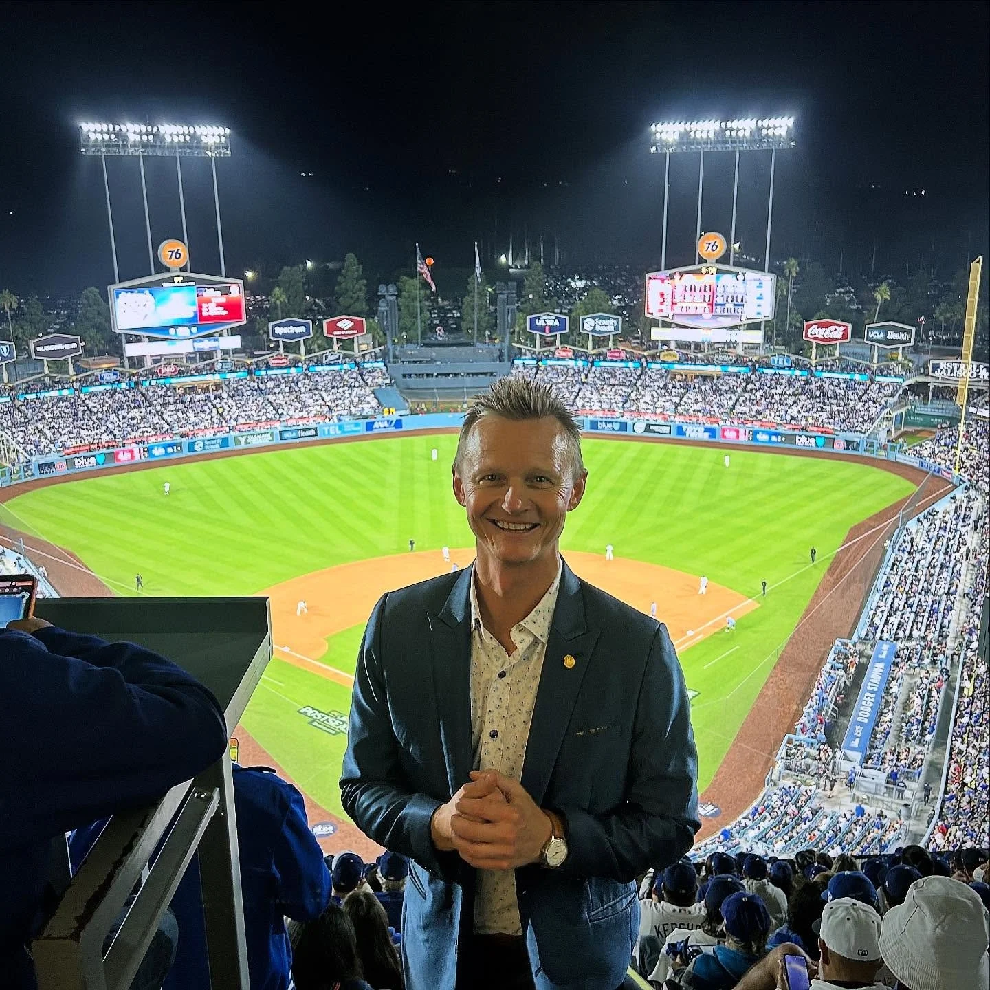 Back performing magic at @dodgerstadium for the players&rsquo; families for the 2025 National League Division Series! ⚾️ ✨
.
.
.
#joelward #hollywoodmagician #orangecountymagician #sandiegomagician #losangelesmagician #magiccastlemagician #corporatem