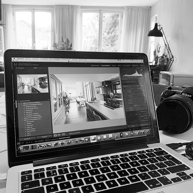 Kirsten is foto&rsquo;s aan het bewerken voor mijn nieuwe website. #jeroendingemans.nl #architect #nieuwewebsite #lightroom