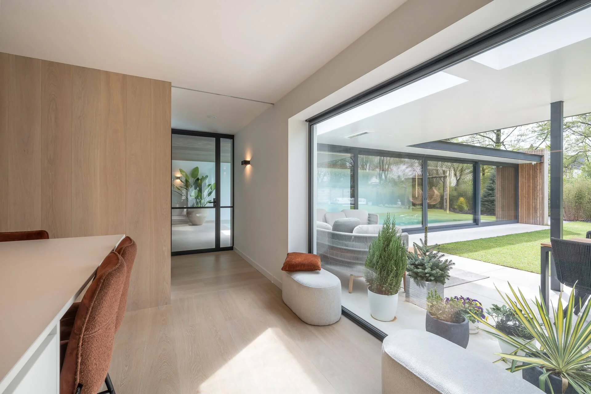 verbouwing_jaren70_villa_hout_keuken_interieur_aanbouw_zwembad.jpg