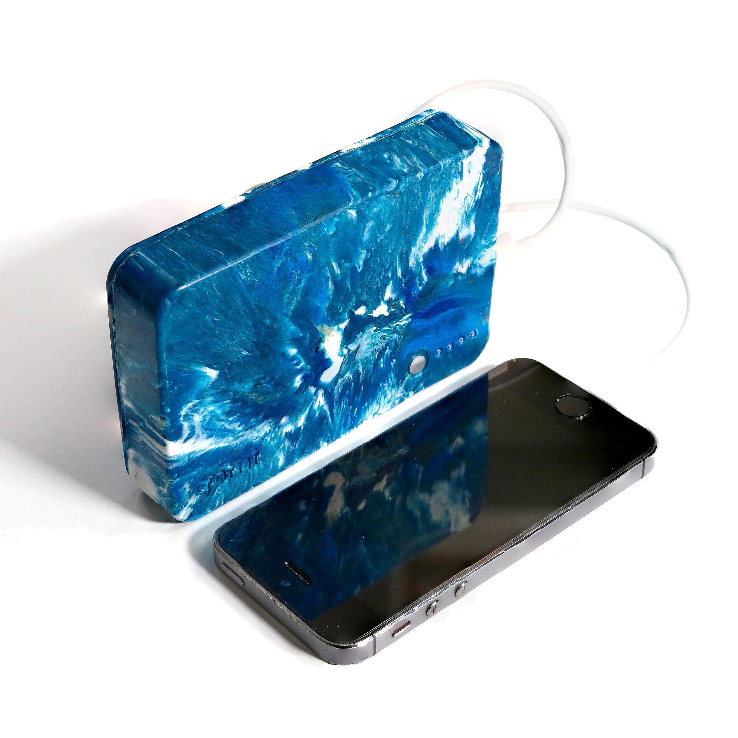 GOMI: PORTABLE CHARGER Sustainable tech product, powered by repurposed waste batteries and handmade from ‘non-recyclable’ plastic waste. Gomi are also offering a free return service to ensure the chargers are fully recycled at the end of life. Gomi…