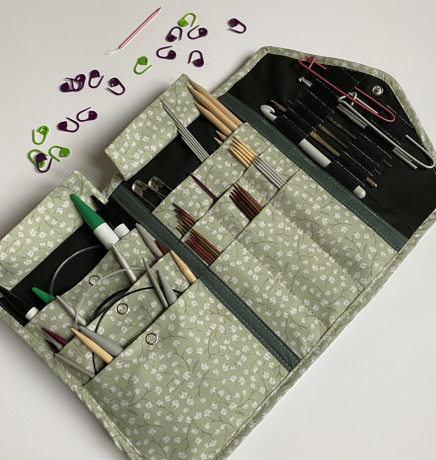 Interchangeable Knitting Needle Case // Tutorial - Confessions of