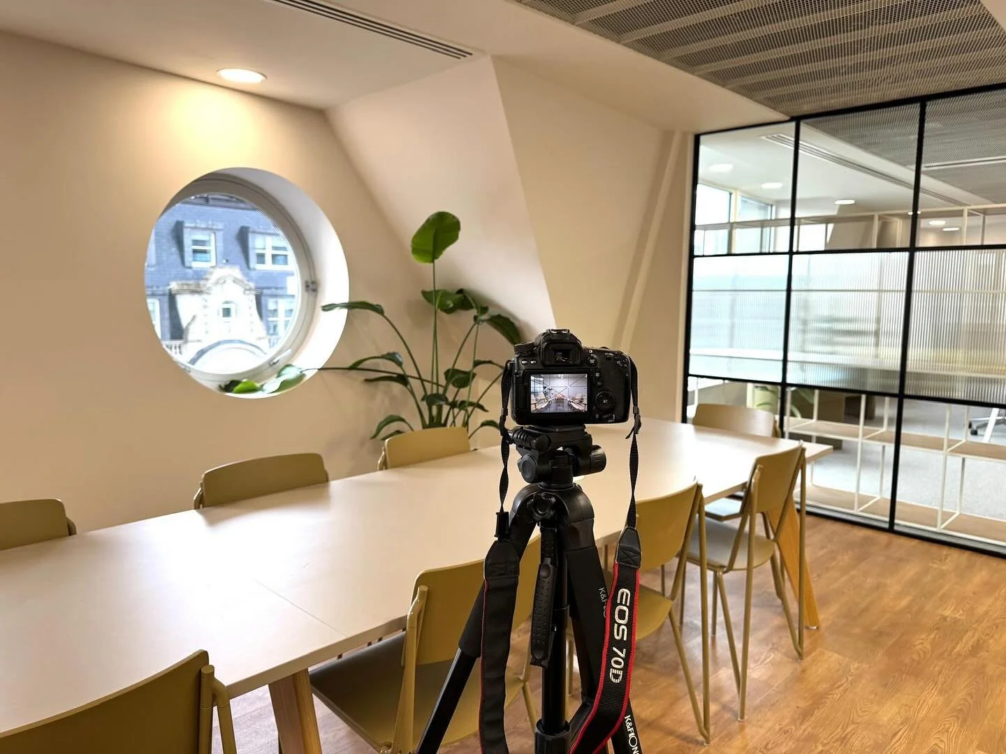 Some exciting photos to share soon from some recently completed projects! 
Watch this space. 
www.definedinteriors.co.uk
📸 @defined.interiors
#DefinedInteriors 
#FitOut 
#OfficeDesign 
#CityOfLondon 
#Photography 
#projectcomplete 
#ahootday