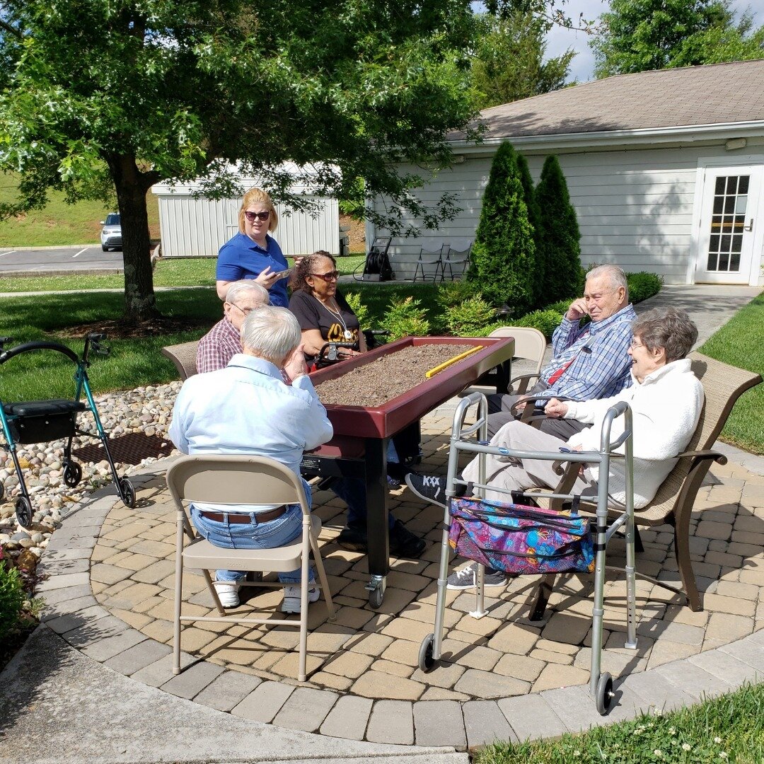 Gardening club anyone? Here we are introducing older adults at an assisted living center to our mobile elevated garden. 

#assistedliving #growing #gardening #makingadifference