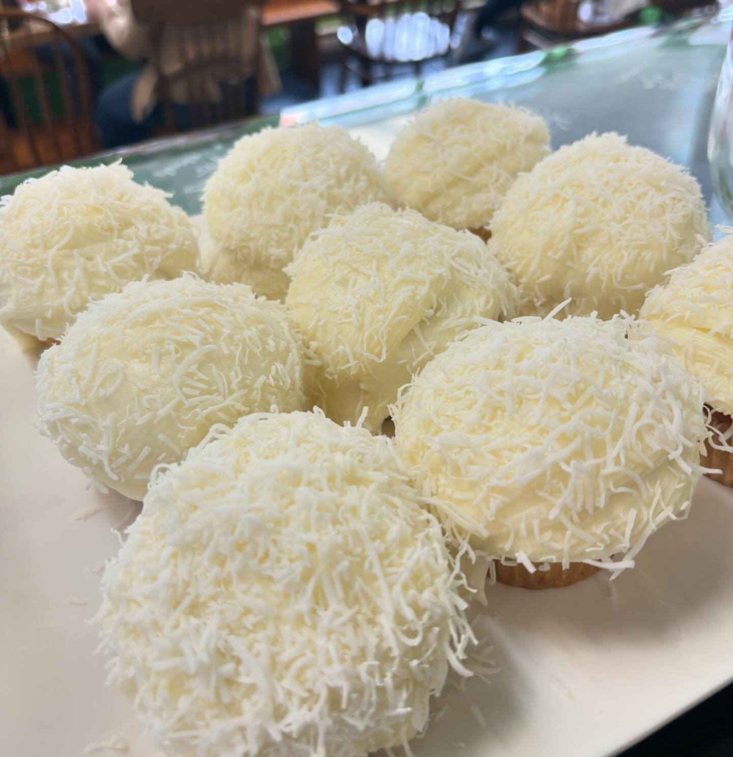 Don&rsquo;t be fooled and think these are snowy mountains! Got some delicious coconut cupcake goodness baked by Lynda this afternoon!!! Yum! 🧁🥥

#coconutdesert #housemade #bakedwithlove