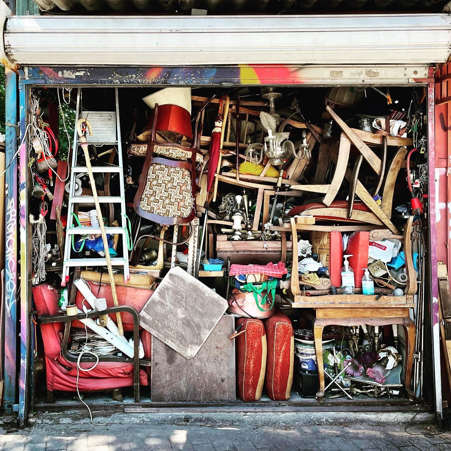 Time to start packing.....
.
.
.
#fleamarket #fleamarketfinds #athens #shopping #myefskiarchitects #junk