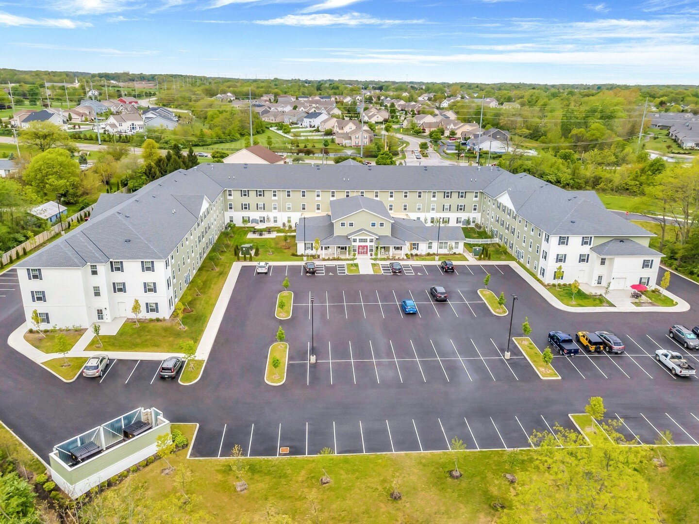 Bird's eye view of our Grove City location 👀⁠
⁠
Our outdoor space provides areas to sit and spend time with friends and a place for your pups to play 🐾⁠