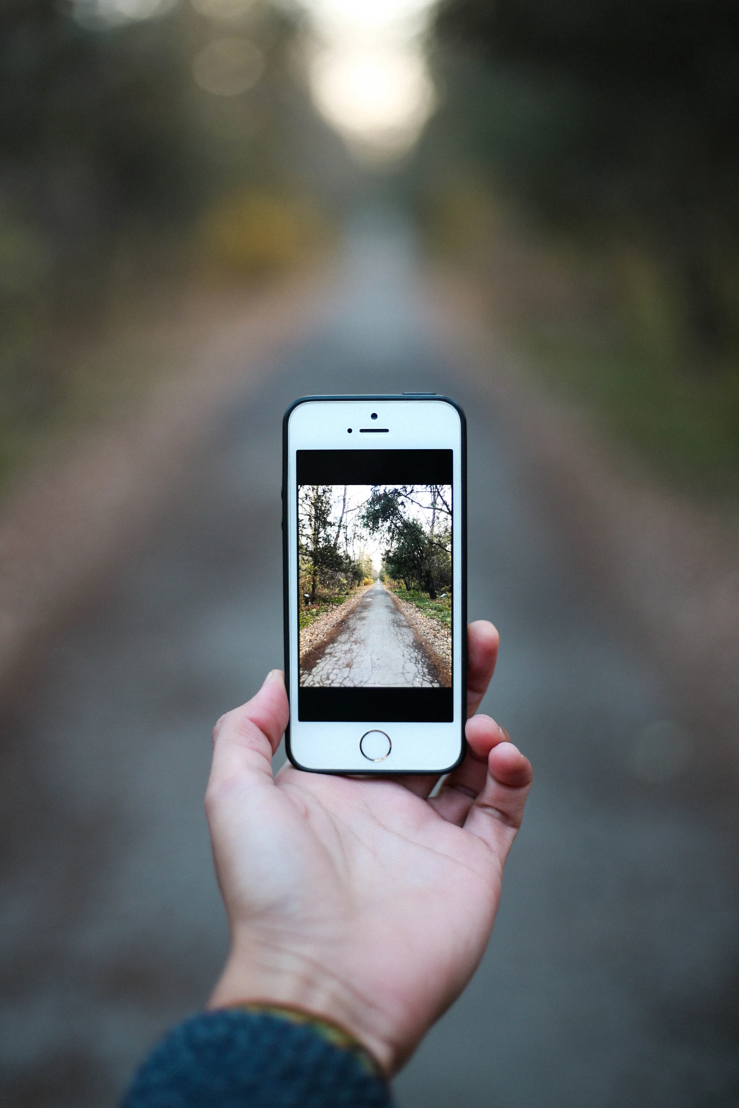 DATA WALKING FOR CRITICAL DATA STUDIES: AN EXPLORATIVE SURVEY OF WALKING METHODOLOGIES