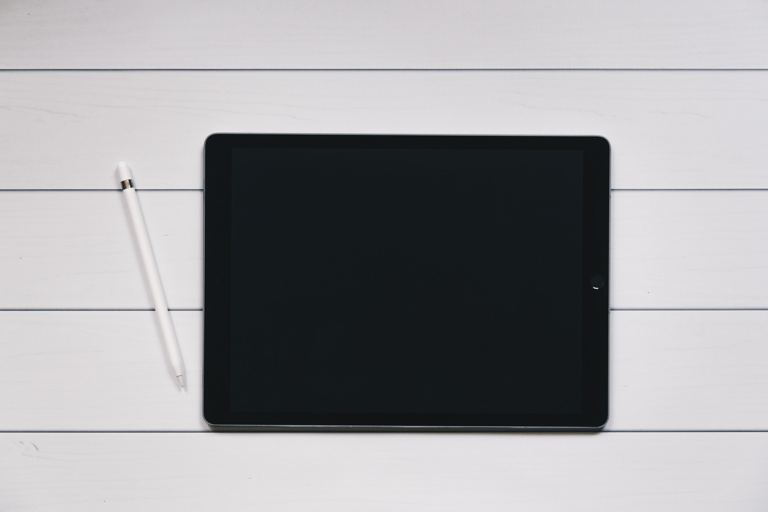 SWITCHING BETWEEN PRODUCTIVE MULTITASKING AND DISTRACTION: A CASE STUDY OF HOW USERS ADAPT TO MOBILE TABLET DEVICES