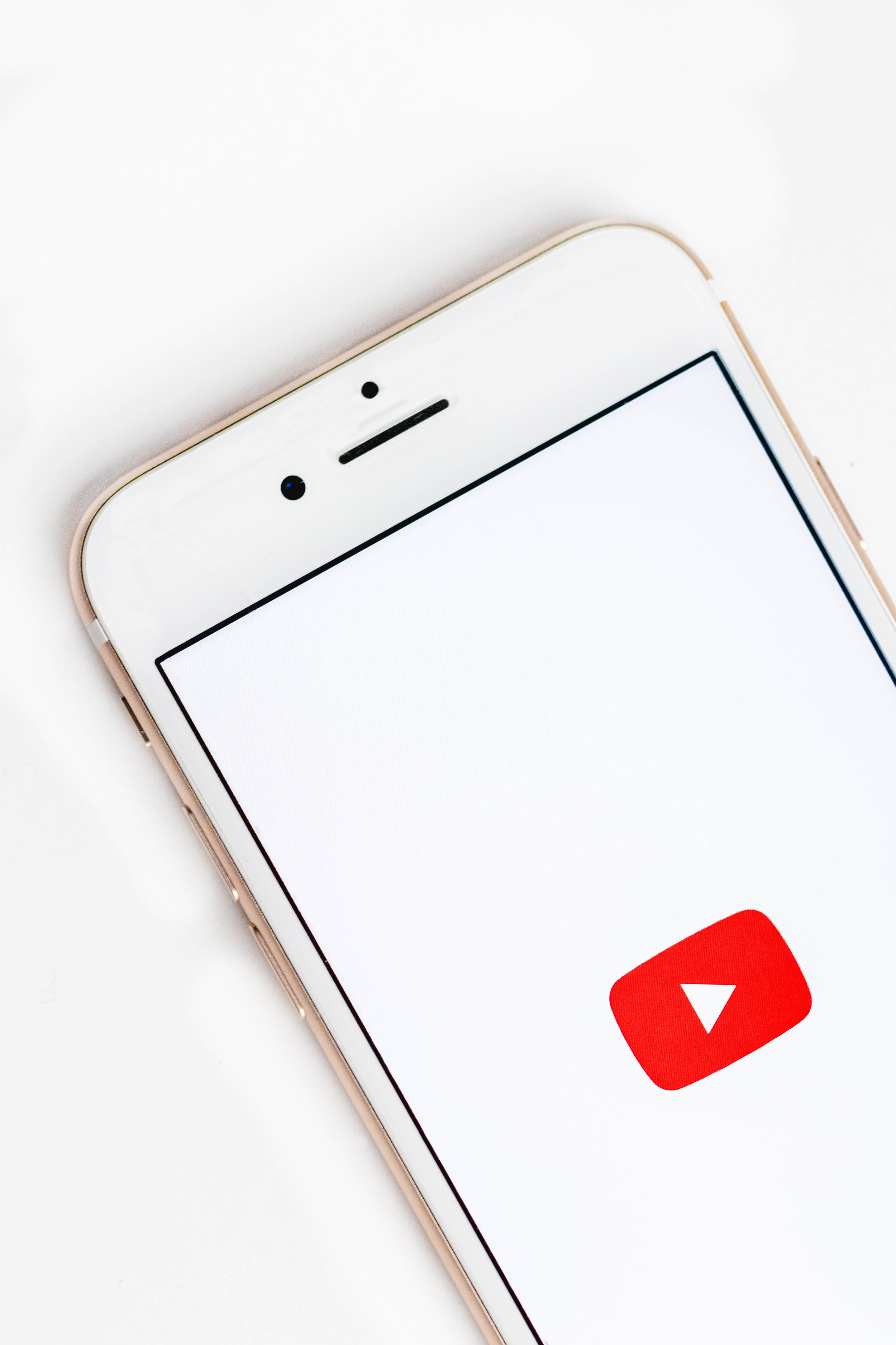YOUTUBING: CHALLENGING TRADITIONAL LITERACIES AND ENCOURAGING SELFORGANISATION AND CONNECTING IN A CONNECTIVIST APPROACH TO LEARNING IN THE K-12 SYSTEM
