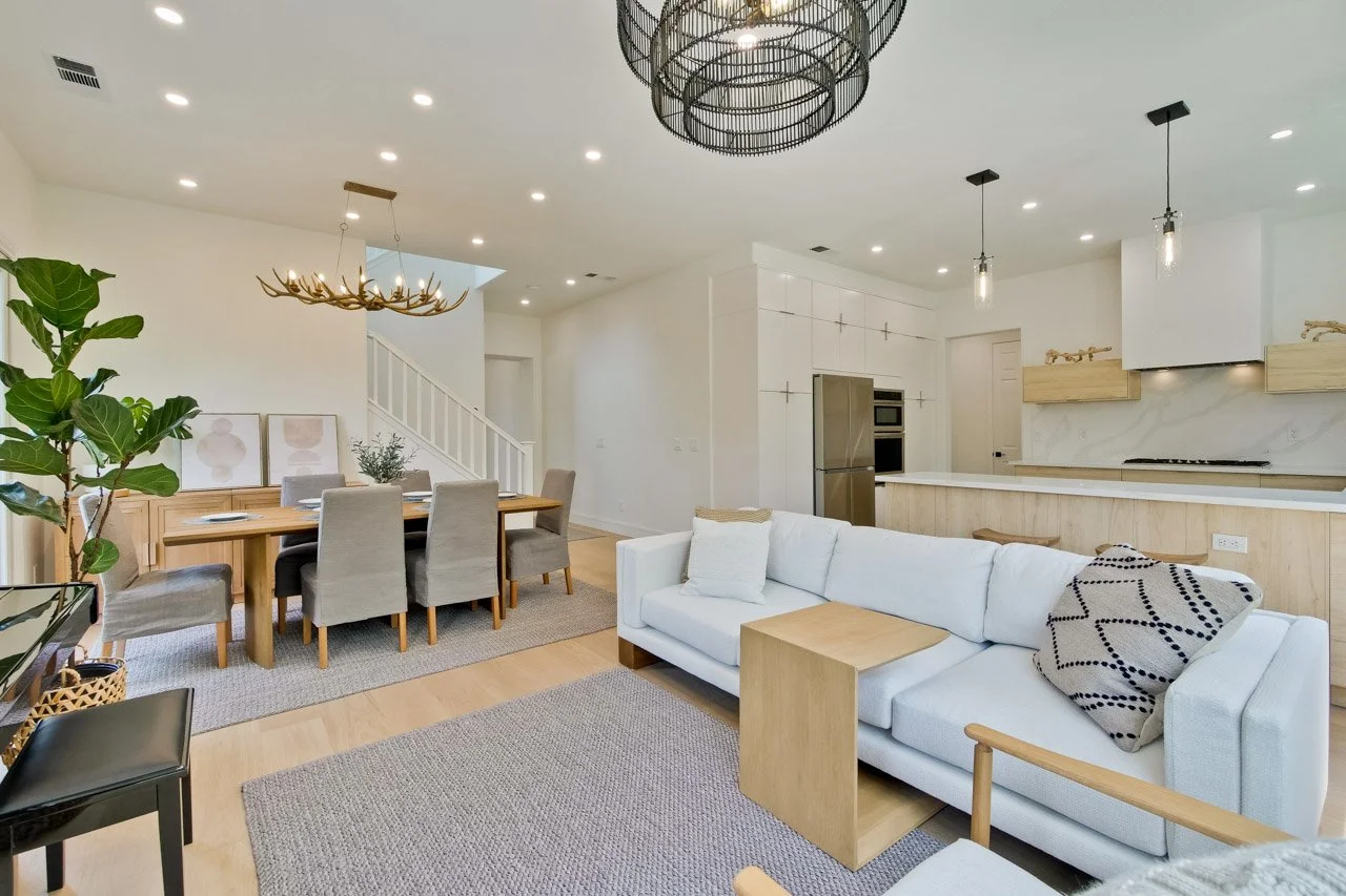 Living Room      4_mls.jpg