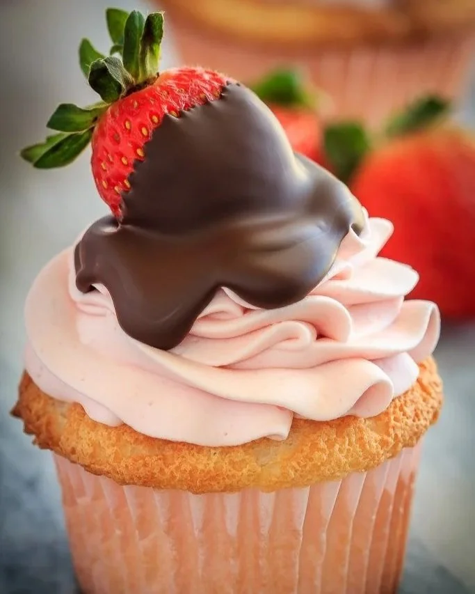 Chocolate Covered Strawberry Cupcakes