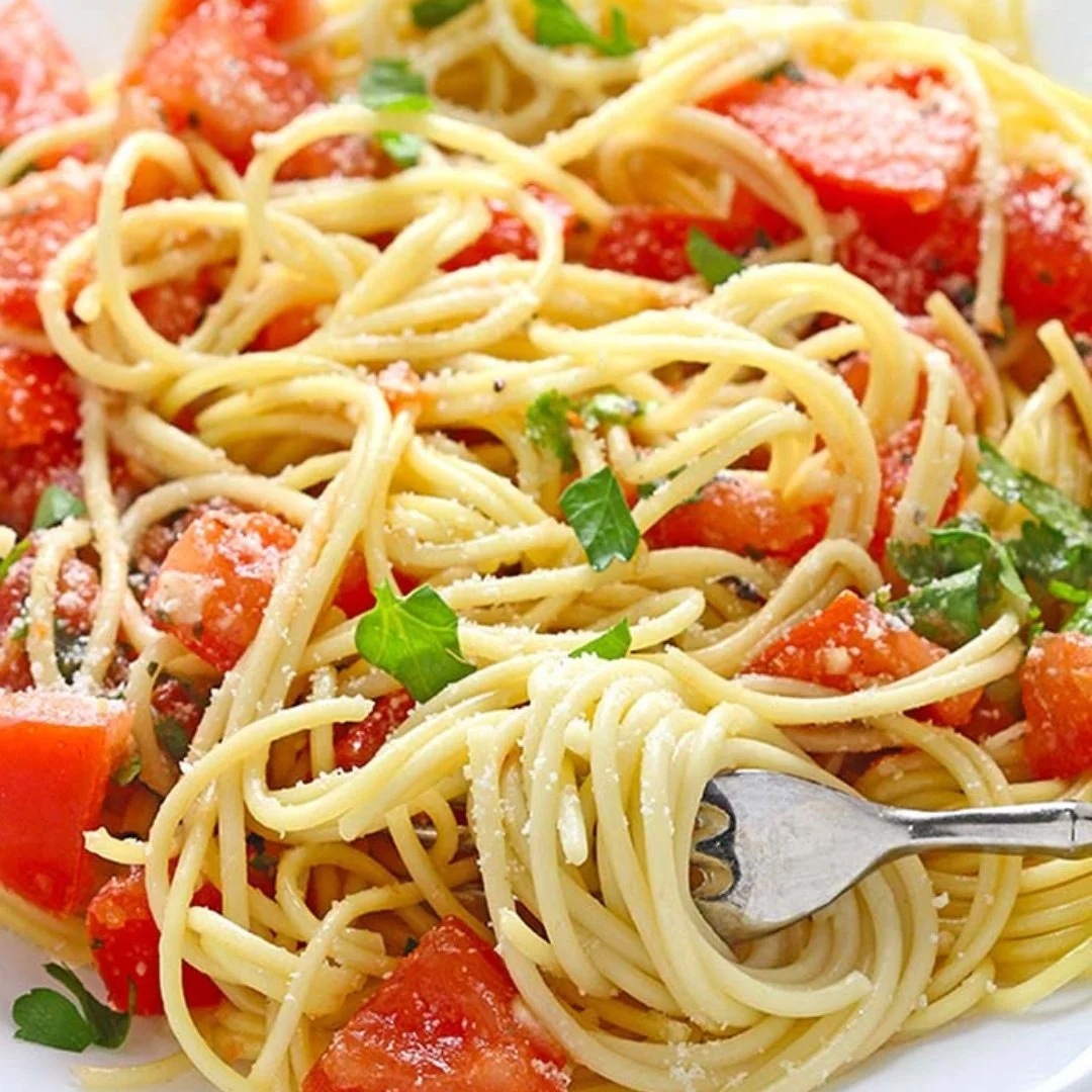 Fresh Tomato Pasta with Basil