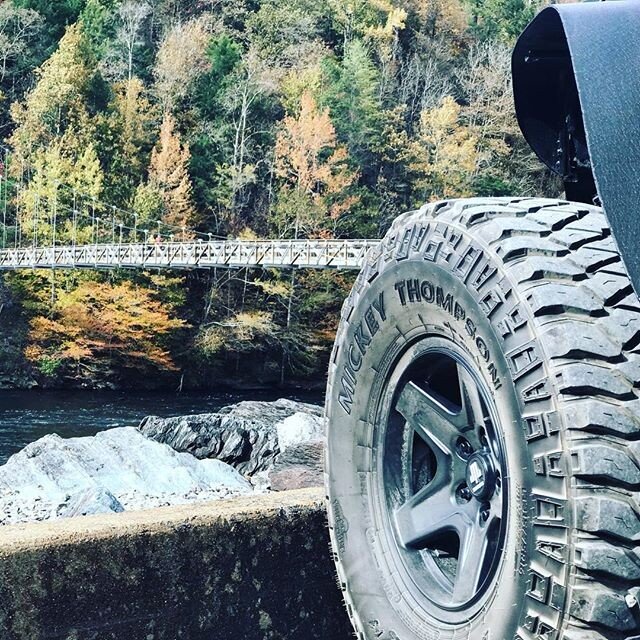 Beautiful wheels and beautiful scenery; this just makes you happy. 📸: @howard_young11
#Mammoth4x4
#Jeep
#Wrangler
#JeepLife