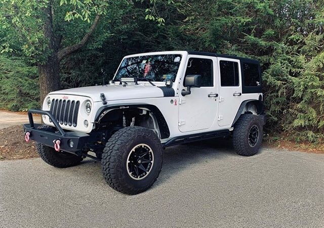 Finding the proper wheel and tire combo can be a headache. Luckily, we've already matched the Type 88 with some Baja MTZ's for you.
#Mammoth4x4
#Jeep
#Wrangler
#JeepLife
#J100638