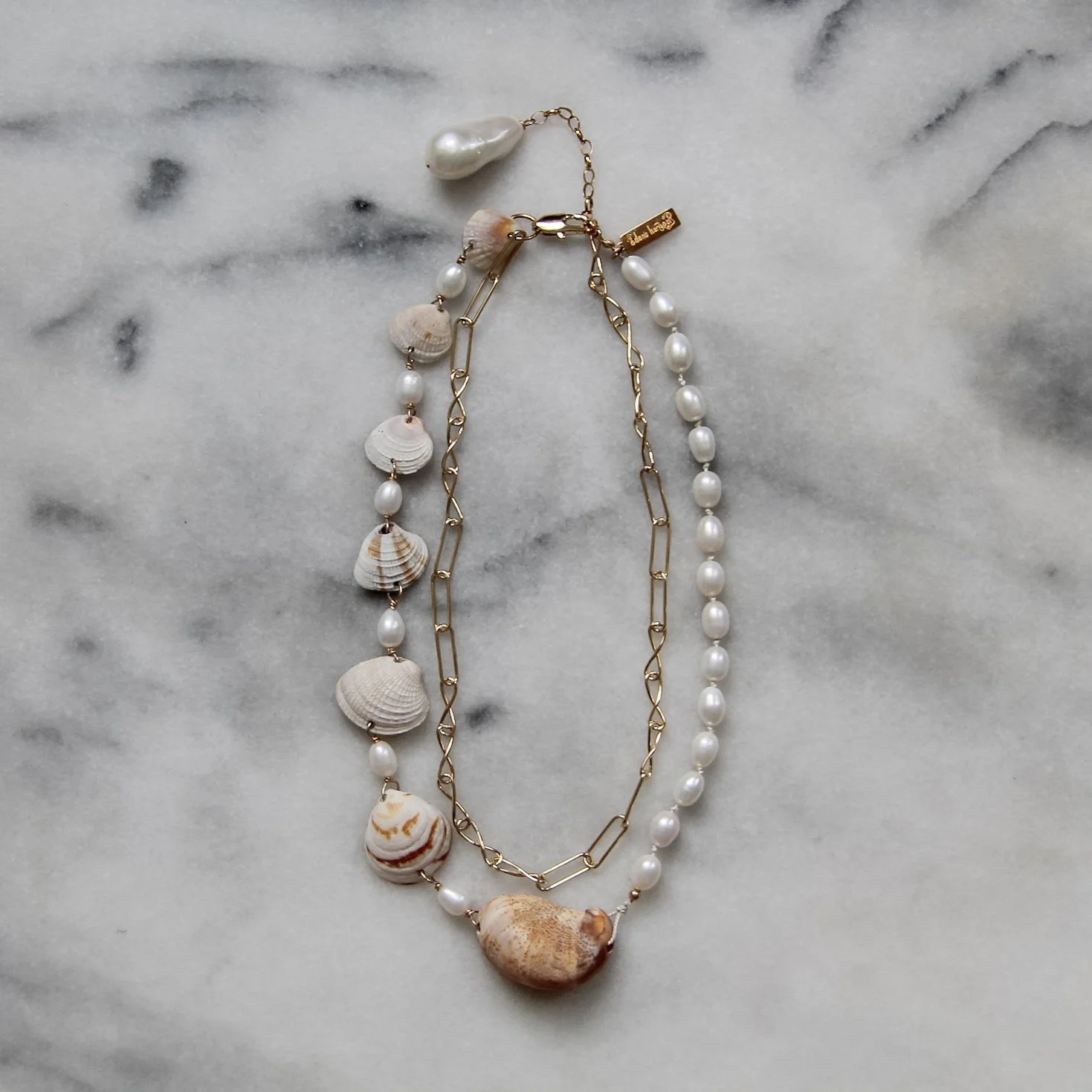 tracks shell necklace