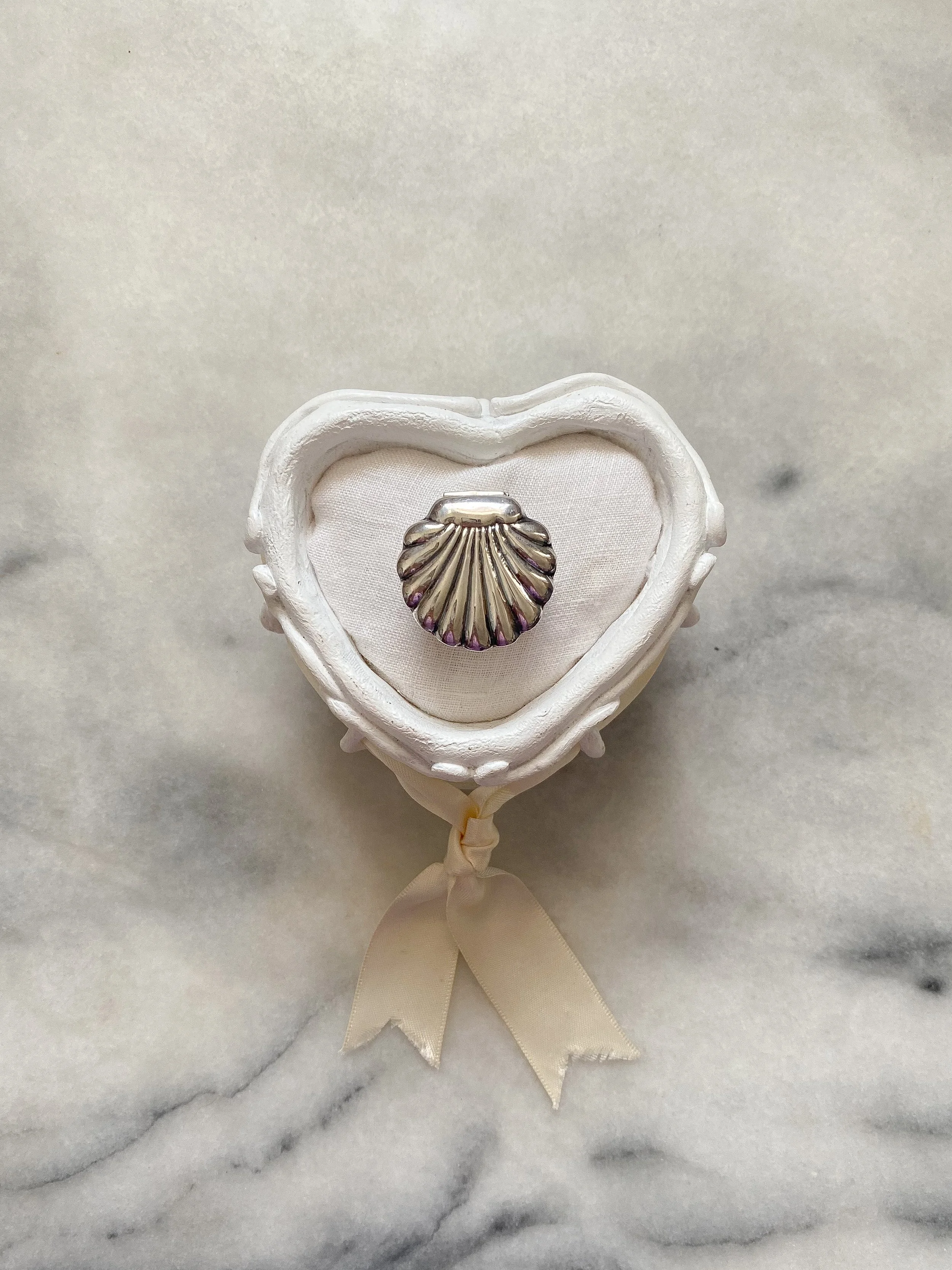 vintage sterling silver scallop pill box