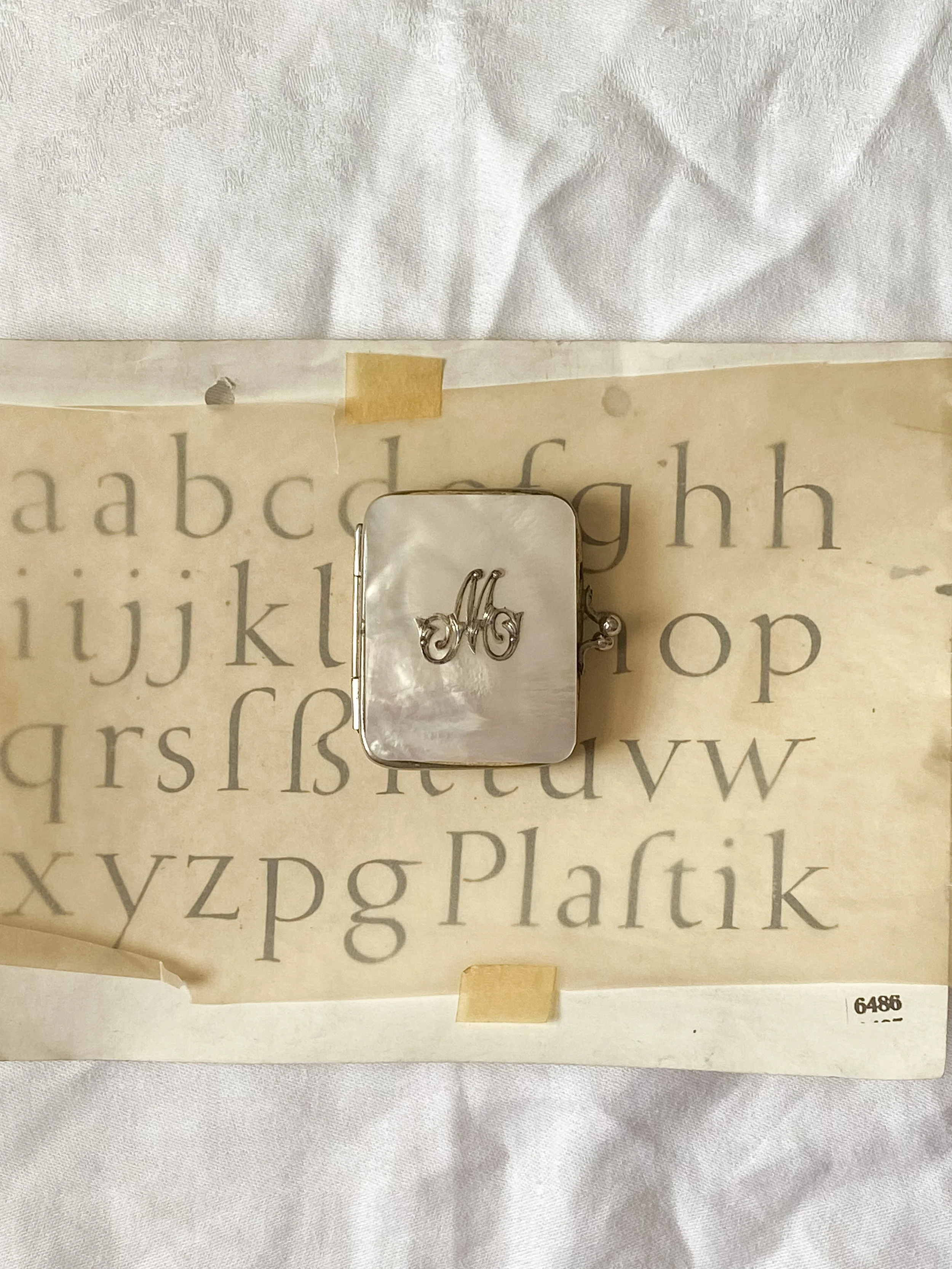 rare victorian mother of pearl "M" coin purse