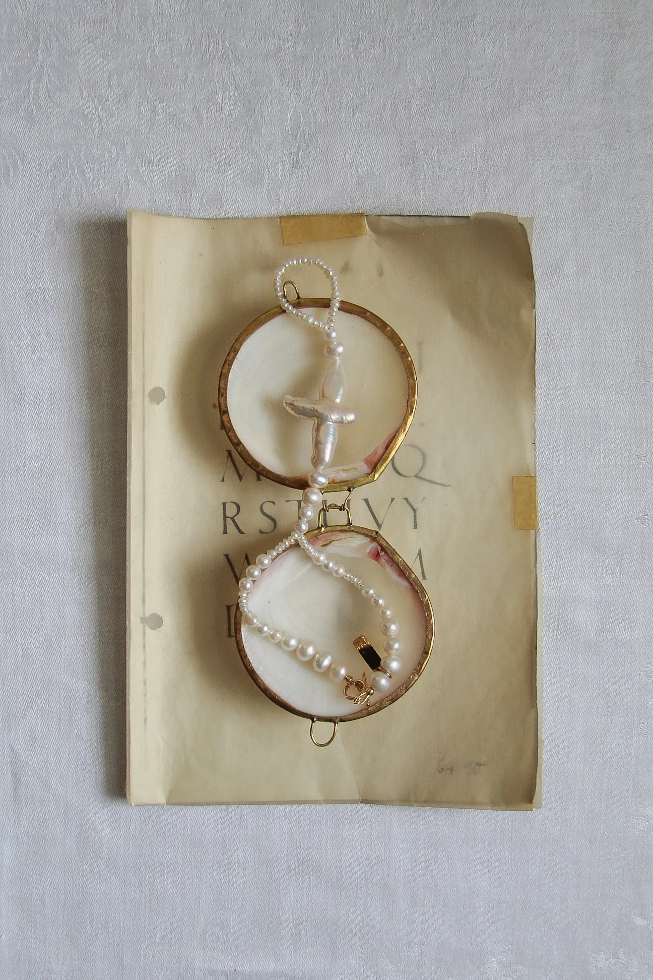 vintage clam shell coin purse