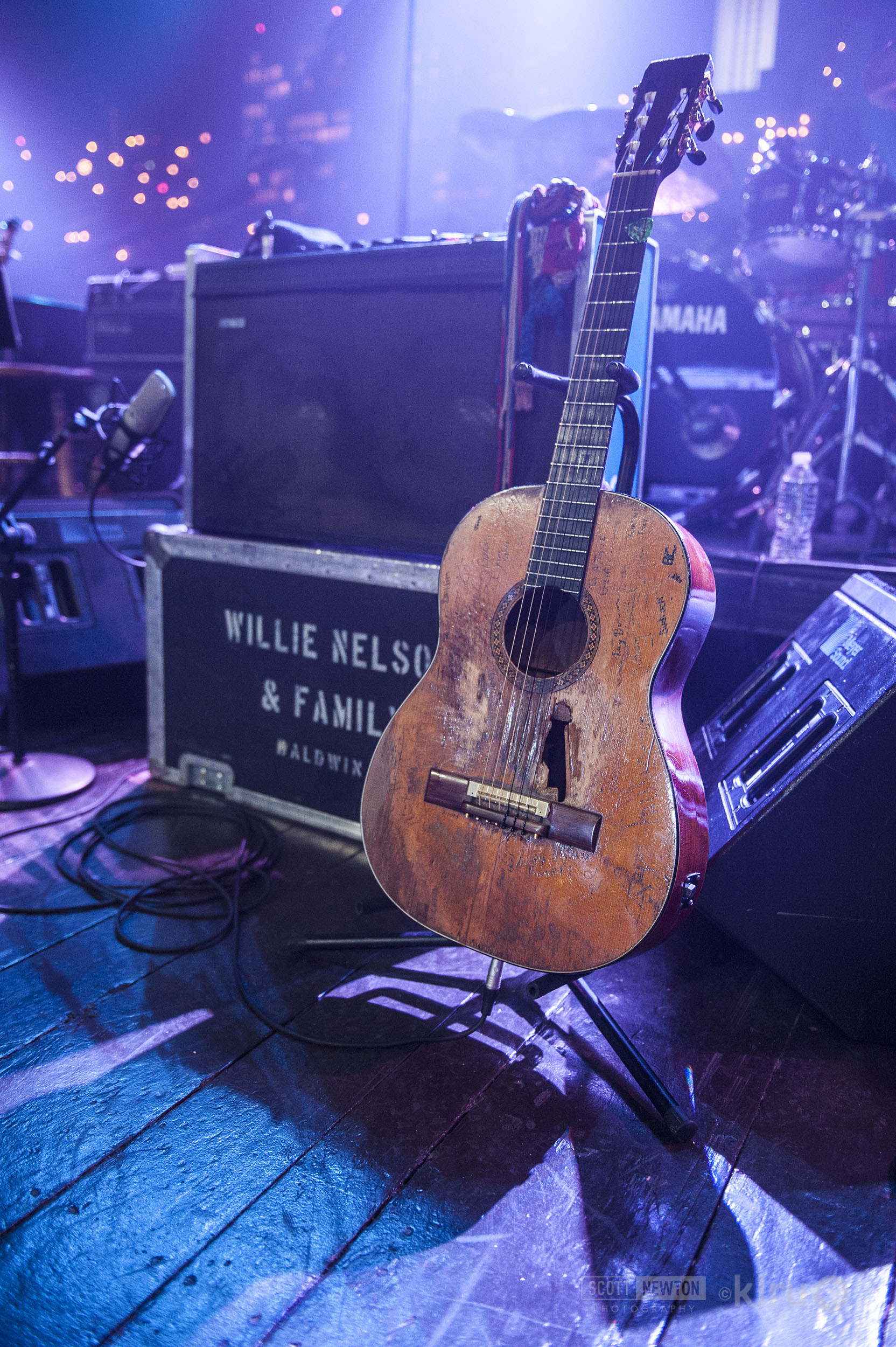 Trigger  -- Willie's Guitar -- Hall of Fame  2014