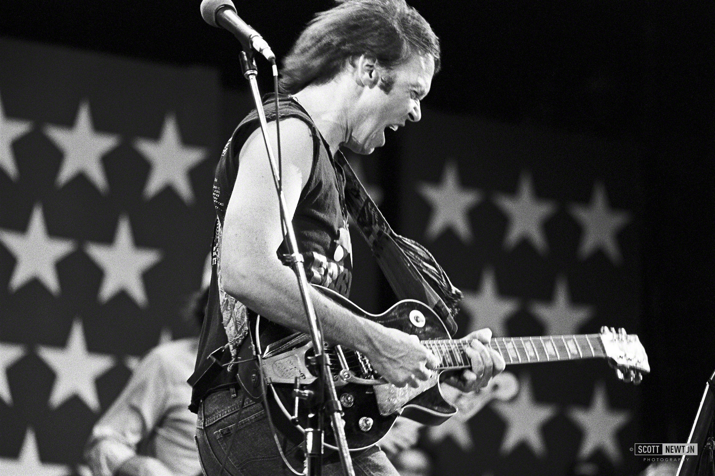 Neil Young @ Farm Aid. Manor, Texas 1986