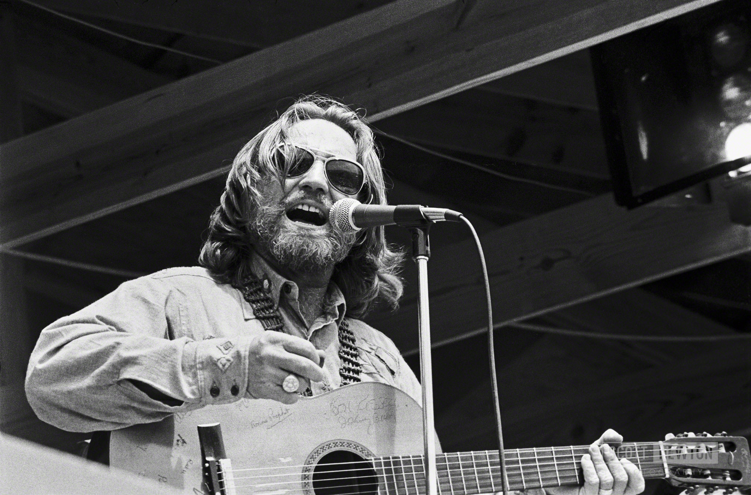 Willie Nelson opens 1974 Picnic