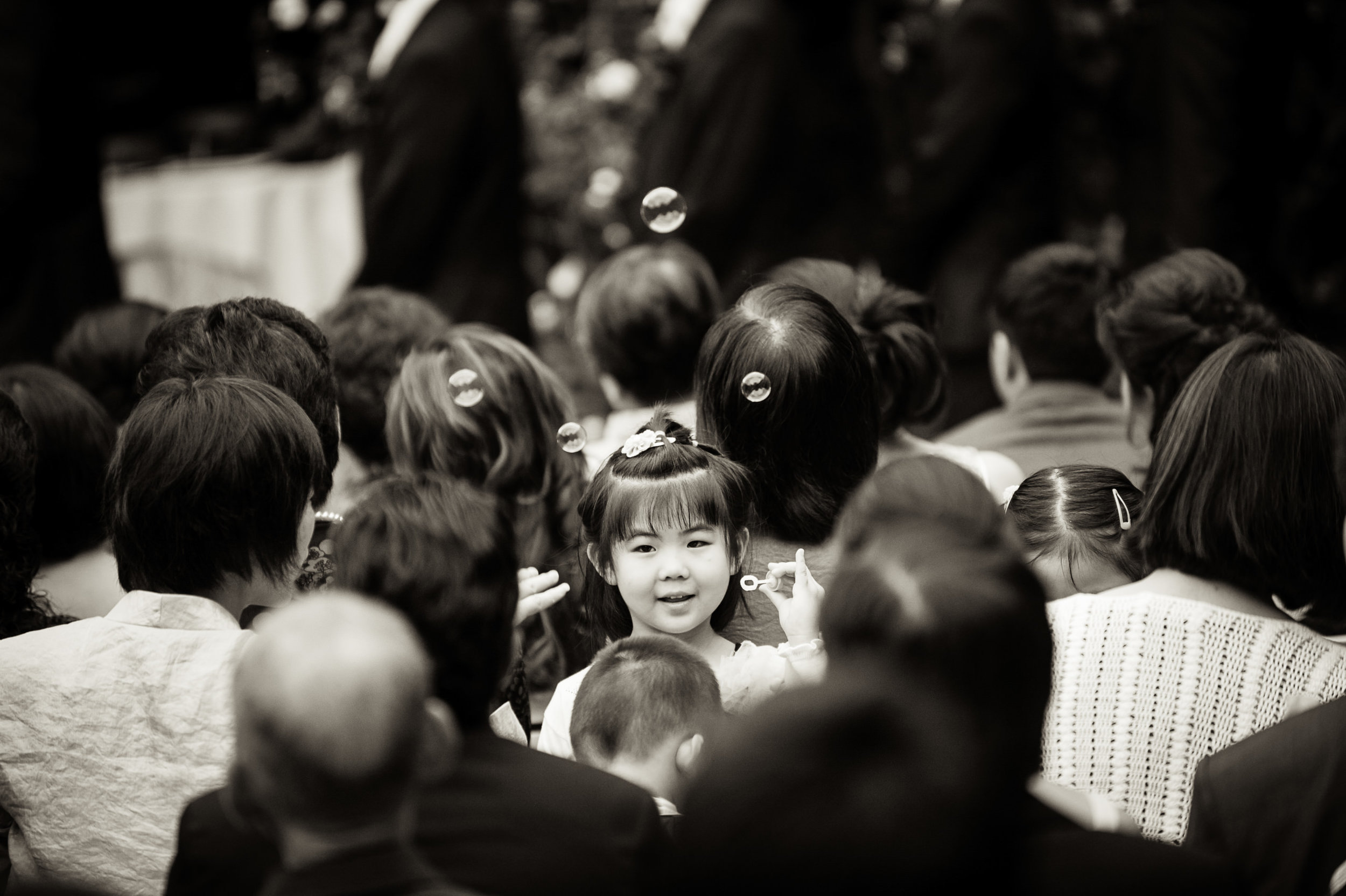 17_JLport_0614_Liu_Cute_Kids_Wedding_Bubbles_Photojournalism.JPG