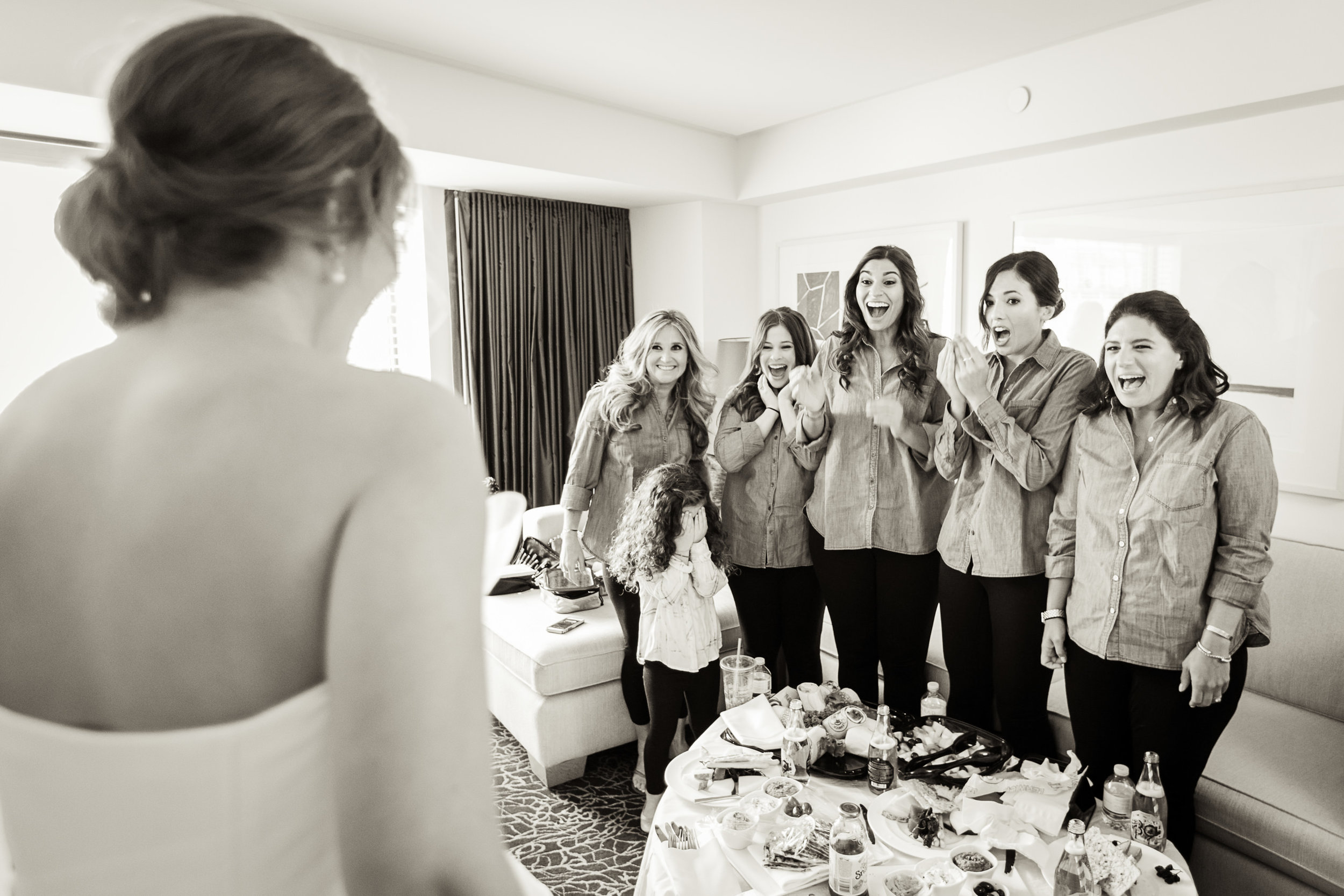 10_TKPport_wedding_photojournalism_FK3A1355_Bridesmaids_React_Wedding_Photojournalism.JPG