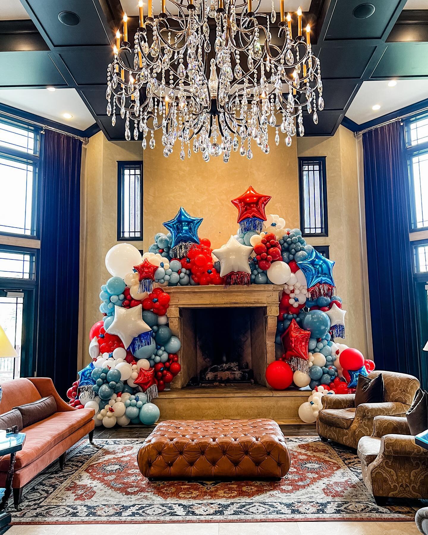Happy 4th of July! We absolutely love how big @waldorfparkcity celebrates holidays for their guests! People stop and ask how long these giant displays will be up for and want to know when we&rsquo;re coming next 🥰 It is such a treat to dress up this