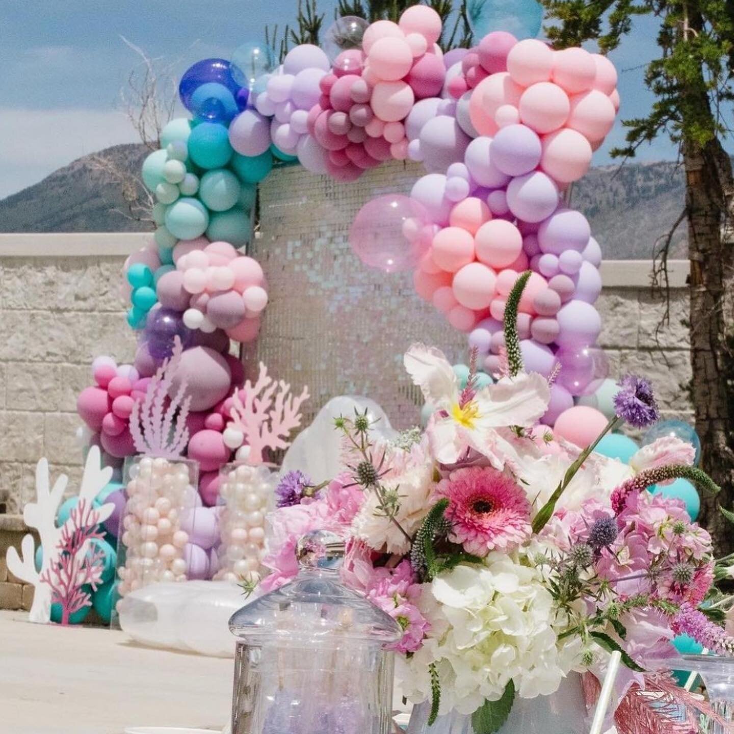 It&rsquo;s the most mer-mazing shellabration you&rsquo;ll ever sea 💜💕💙

A good planner who is creative, will think about your experience from start to finish, and has great relationships with great vendors is essential to hosting a party that is s