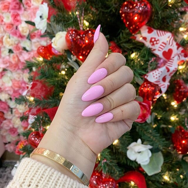 Are you ready for Valentine&rsquo;s Day this year? Come relax and get your nails done before the big rush! 💅🏻 ALSO don&rsquo;t forget to enter our giveaway in our last post for your chance to win $100 to visit our salon! 😊

#houstonnails #houstonn