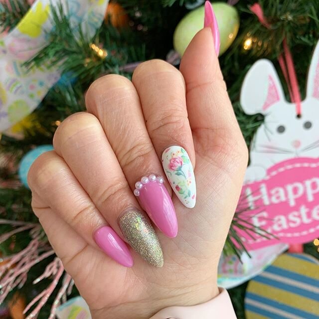 Tea party anyone? This set makes me want to put on a sun dress and sip some tea! 💐
. .
.
.
.
#nailsofhouston #acrylicnails #richmondtx #smallbusinessowner #nailsofrichmond #nailsofinstagram #nailart #naildesign #houstontx #houstonnails #houstonnails
