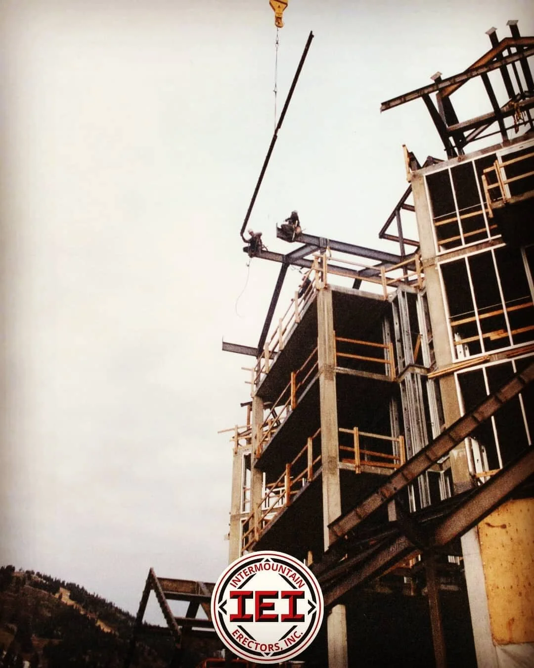 Those good ol' days of steel erecting. 

#throwbackthursday #throwback #steelerectors #erectors #iron #ironworkers #idaho #idahofalls #structuralsteel