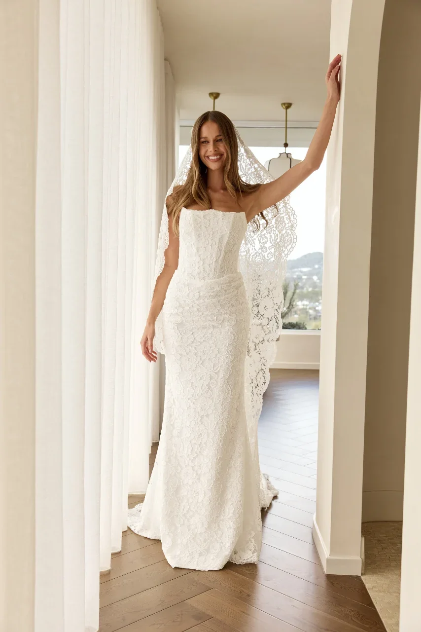 MWL_BRIDE_FRANKIE_LACE_WEDDING_DRESS_9.webp