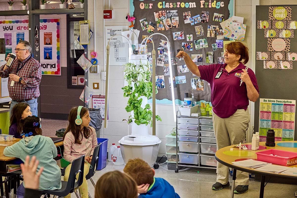 Croninger Elementary School’s Cafeteria Manager Rebeca Lambert leads a lesson on the tower garden in a 2nd grade classroom.