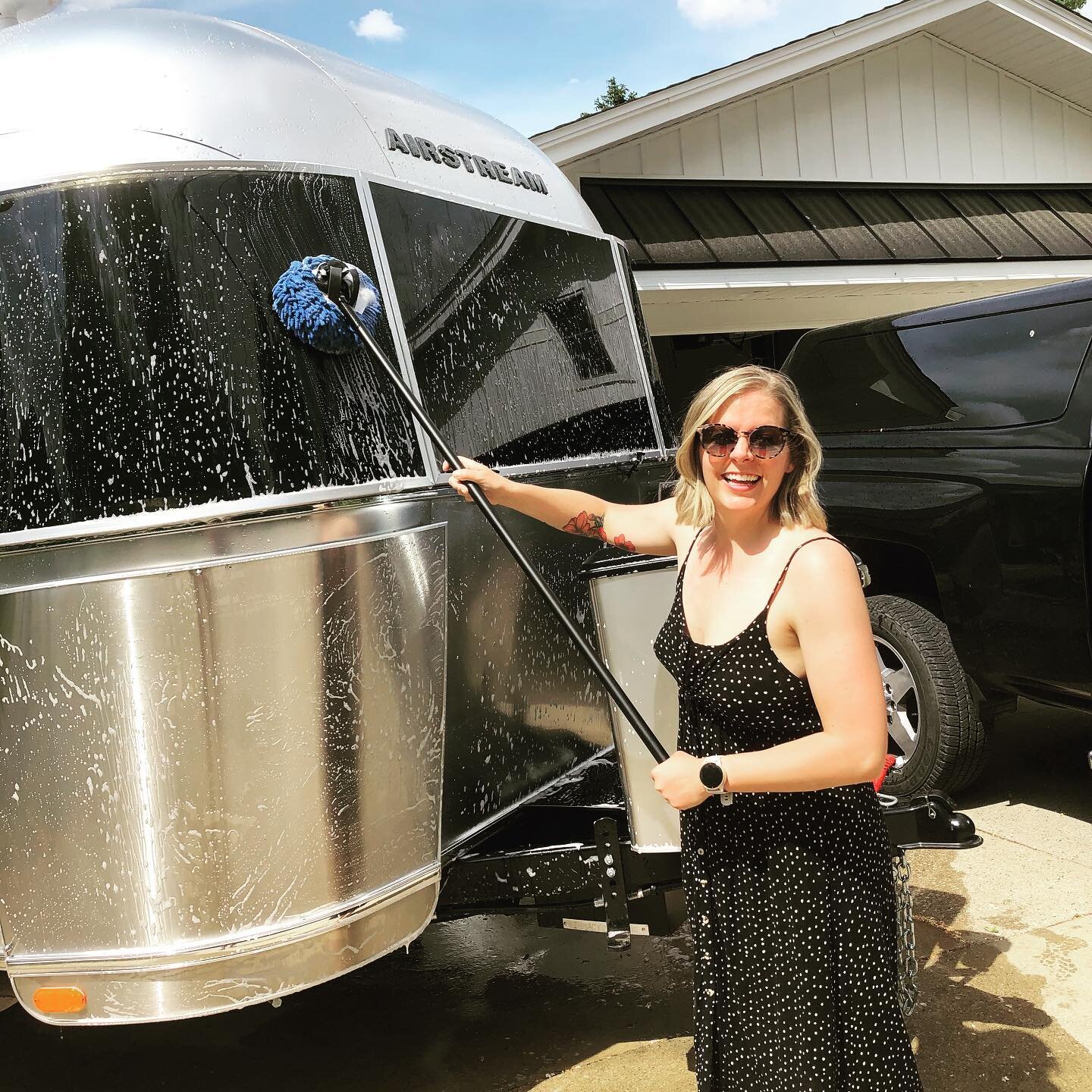 Helllooo everybody! 👋🏼 We&rsquo;re back! 😁😁😁 We picked Jolly Jr. up from storage today and gave her a nice wash. It feels so good to have her back and we can&rsquo;t wait for a summer full of camping with Loren.

Before we take our first trip, t