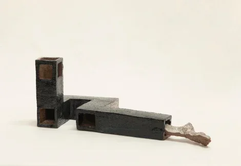   Lookout II . 2023 Glazed clay. 130 x 350 x 150mm 