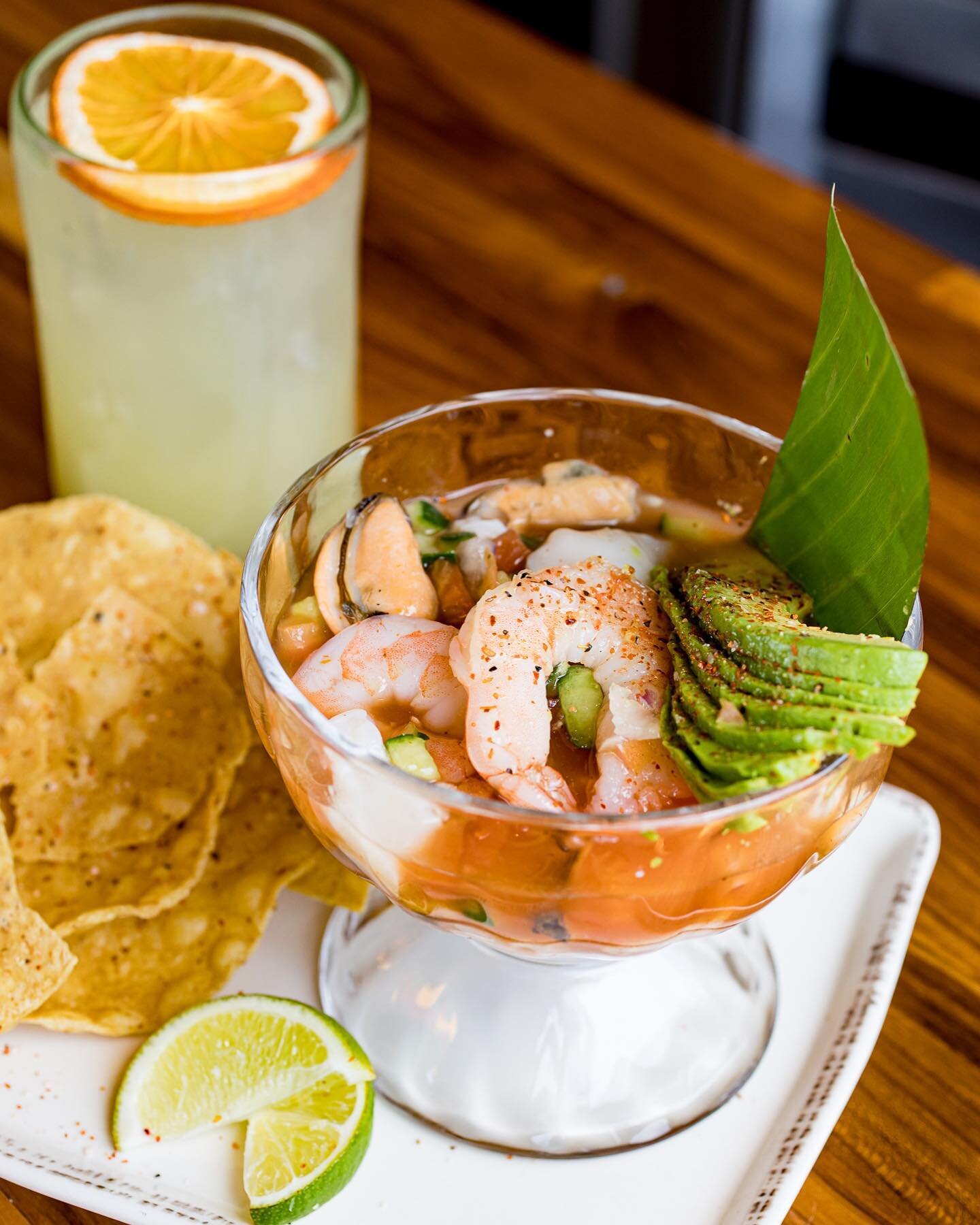 ☀️Make sure today is your best day!☀️
Start off with some yummy Seafood Cocktail and our Del Mar Margarita, not a bad combo 😉

#delmarplaza #tamarindodelmar 

📸- @arleneibarra