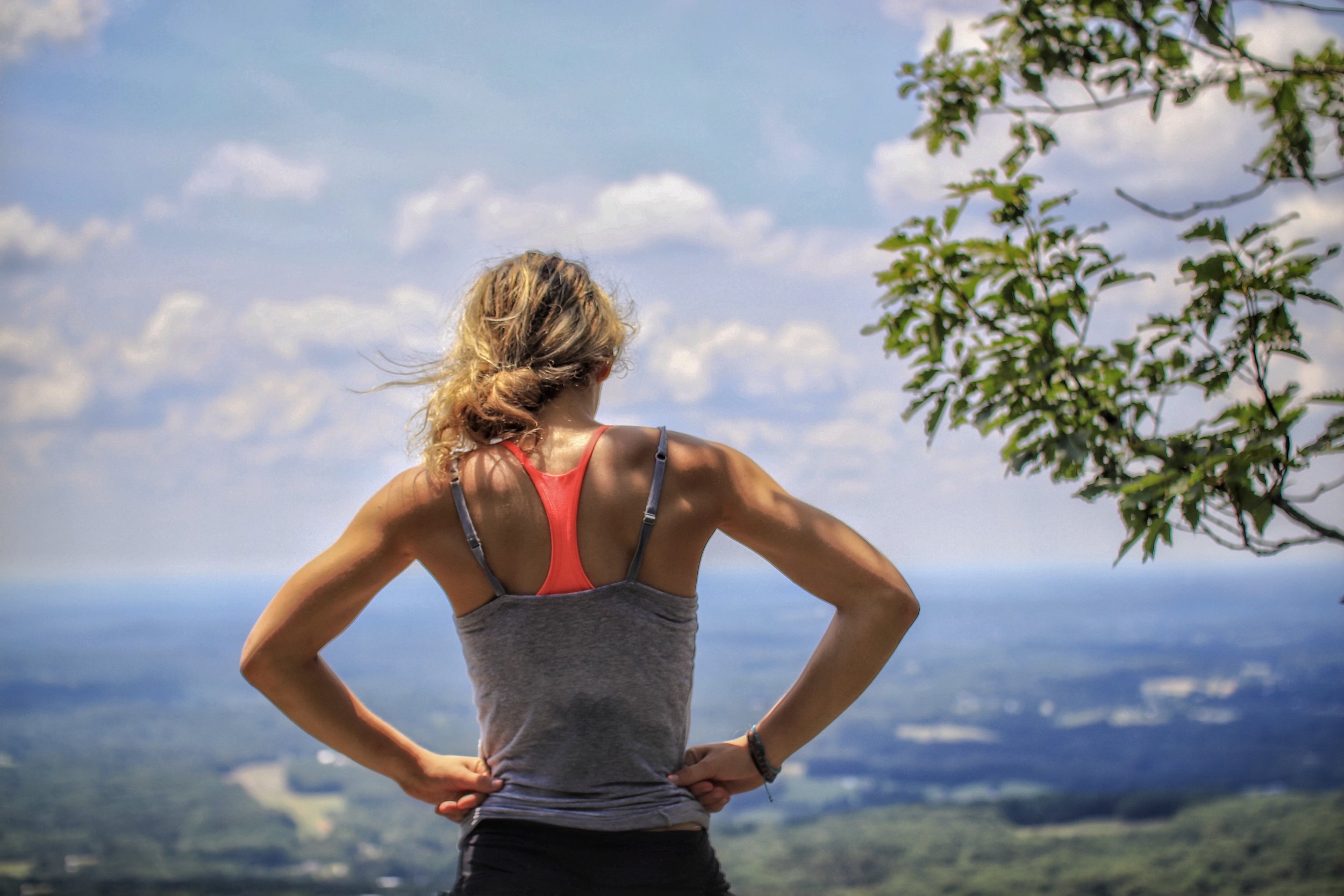 girl looking sayulita from top running