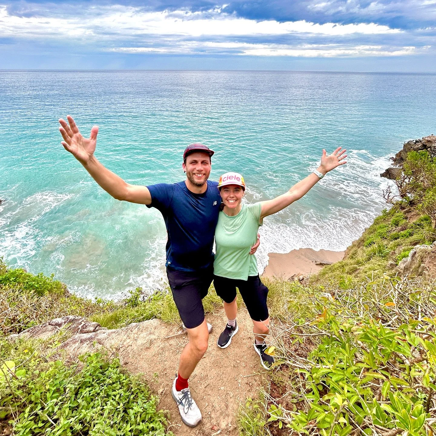 Have you ever packed your running shoes 👟 for vacation🏝️ and never got around to using them? - Let's make sure that doesn't happen this time. Book a running session with us and make the most out of your trip. ✔️🏃🏻&zwj;♀️