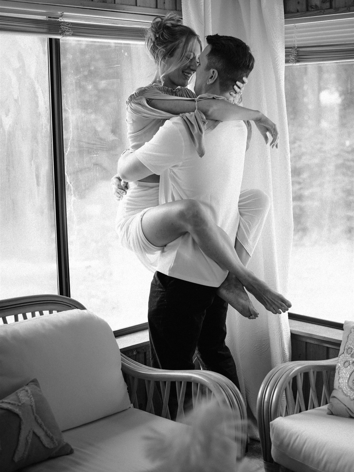 Couple sessions for ever my fave ✨ #richmondcouples #weddingphotographerrva #dcweddingphotographer @makeupbysac