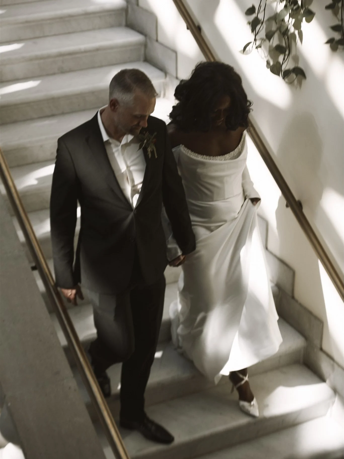 When you blend love and the urban charm! Take me back to that gorgeous light ✨#washingtondcphotographer #dmv #dmvweddings #dmvbride #dcbride #washingtondcweddingphotographer